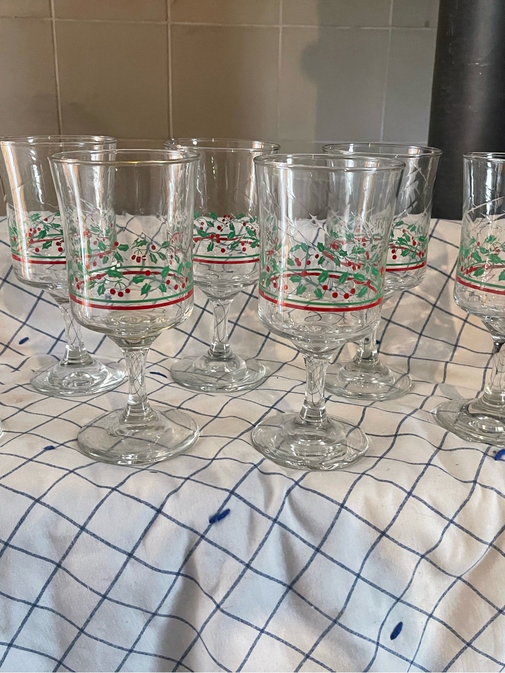 Set of 7 Holiday Stemmed Glasses Arby’s Christmas goblets Holly & Berry Pattern
